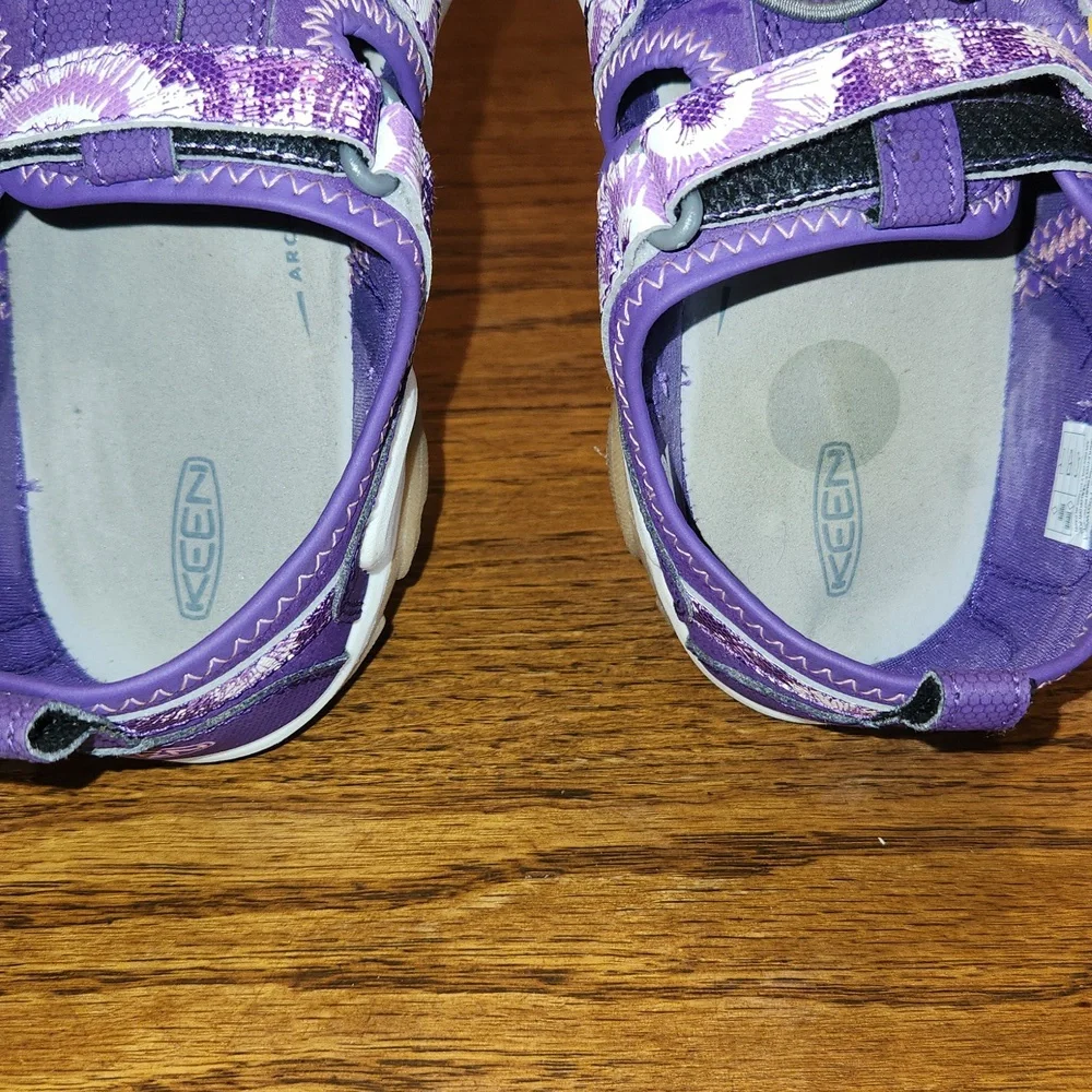 Keen Closed Toe Fisherman Comfort Purple Sandals Size 5
